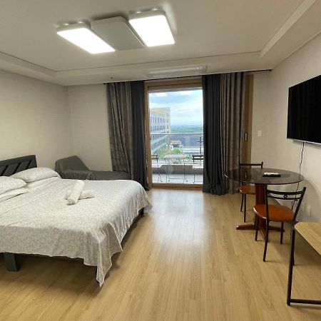Spacious Luxury Condo W/ Kitchen Beside Hilton Clark D'Heights Angeles Exterior foto