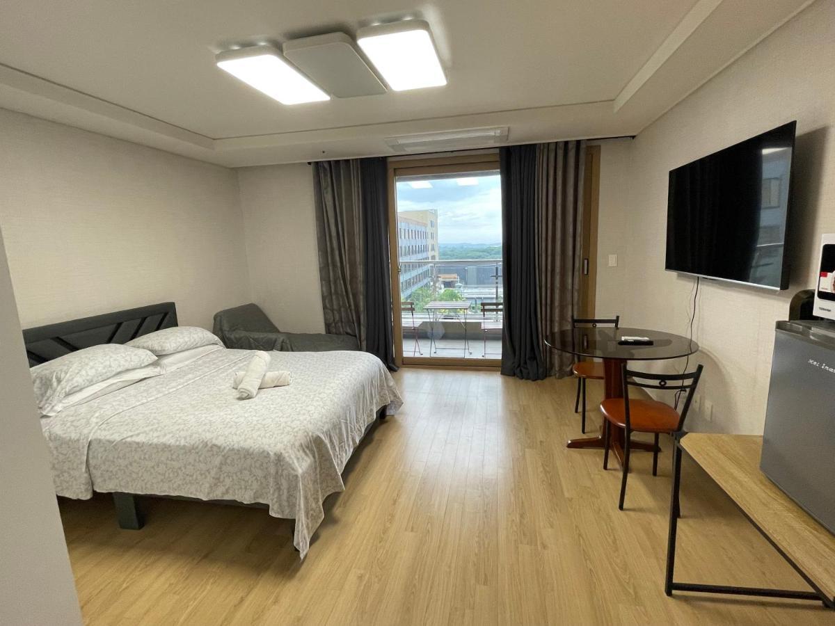 Spacious Luxury Condo W/ Kitchen Beside Hilton Clark D'Heights Angeles Exterior foto