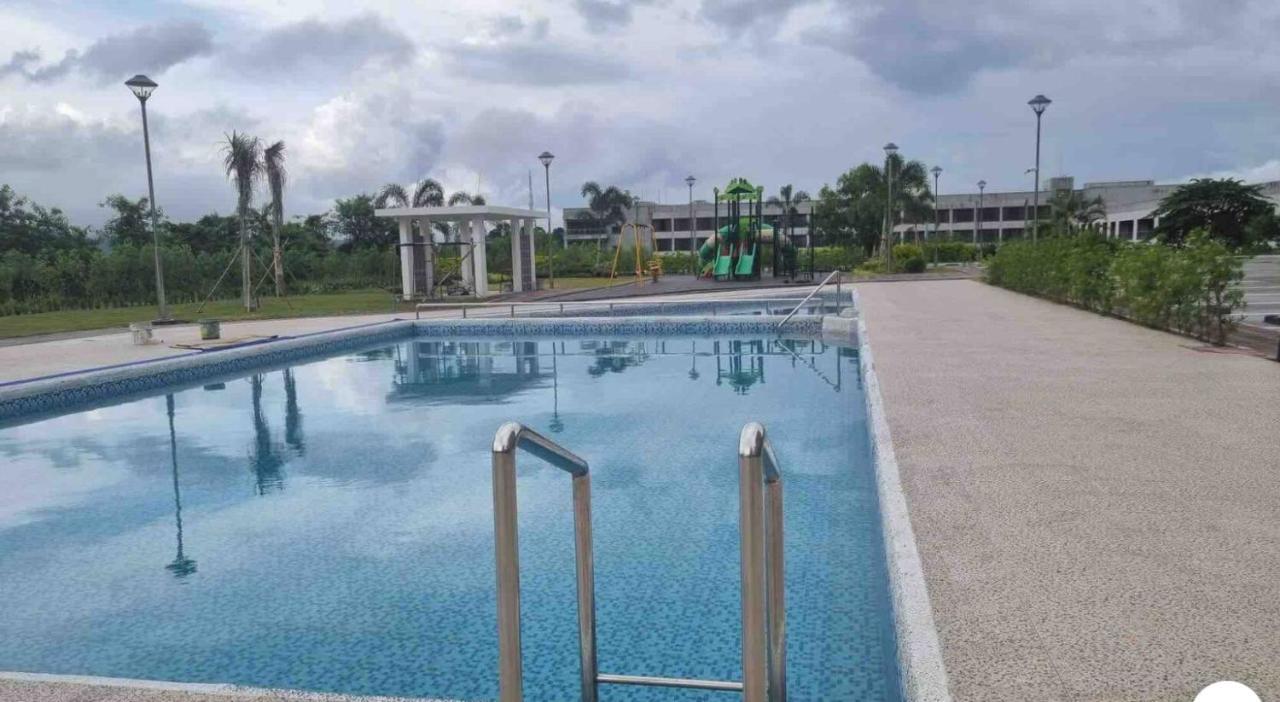 Spacious Luxury Condo W/ Kitchen Beside Hilton Clark D'Heights Angeles Exterior foto