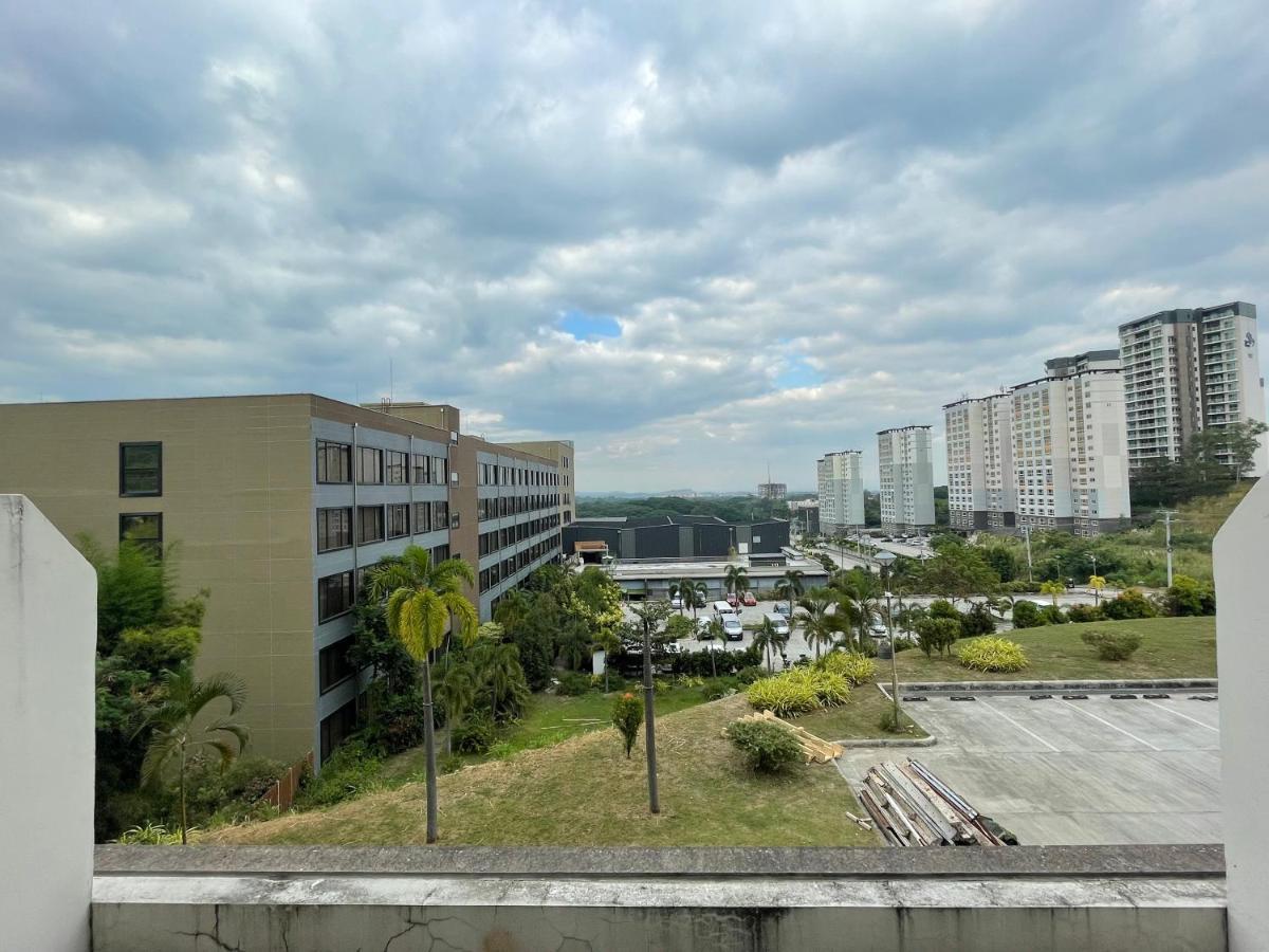 Spacious Luxury Condo W/ Kitchen Beside Hilton Clark D'Heights Angeles Exterior foto